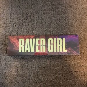 Brand NWT MAC Raver Girl Eyeshadow Palette